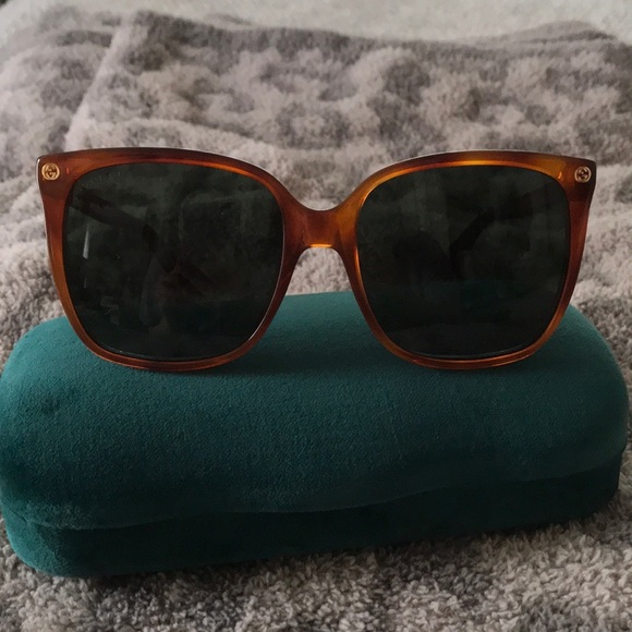 🆕Gucci Sunglasses. No offers. - Picture 5 of 15